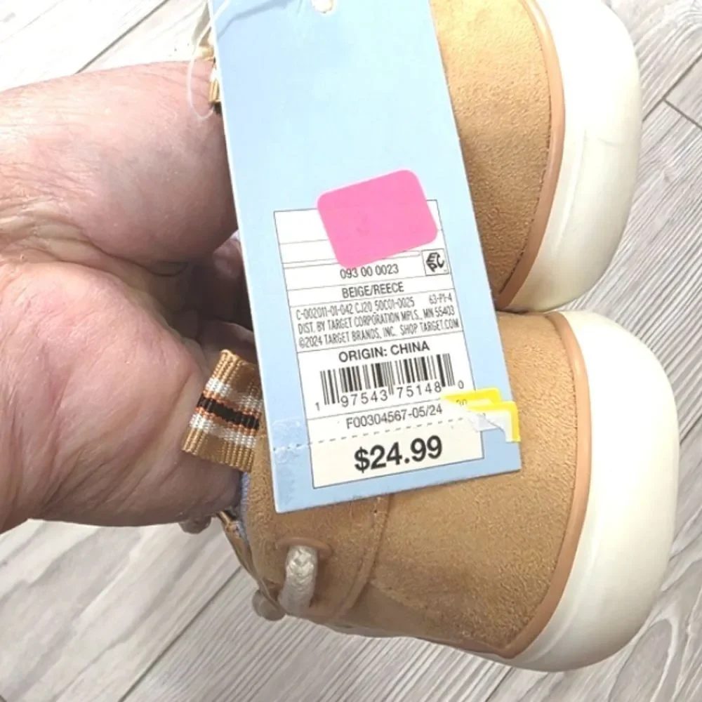 (33-3817)  Cat & Jack Shoes Sz 6